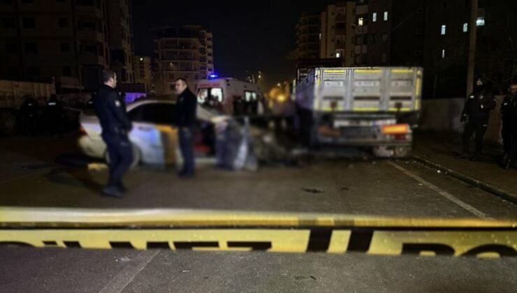 Adana’da park halindeki TIR’a çarpan otomobildeki 2 kişi öldü – Güncel haberler