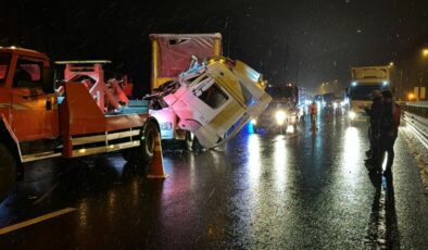 Anadolu Otoyolu’nda 2 TIR çarpıştı