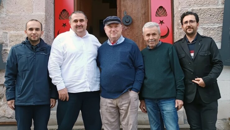 İngiliz Yazar Louis de Bernieres, Çanakkale’den Cumhuriyet’e 100. Yıl Müzesi’ni Ziyaret Etti