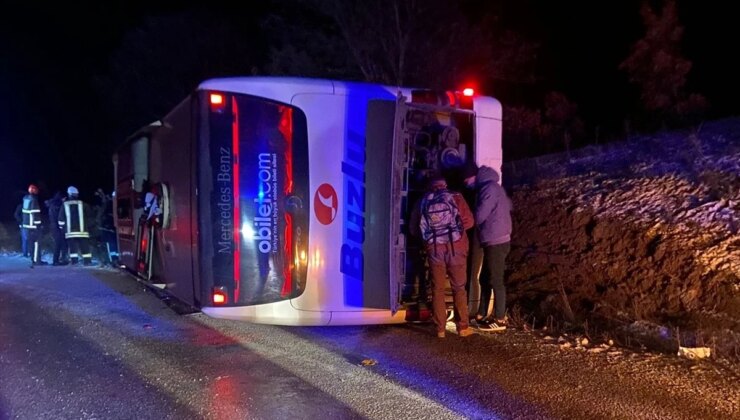 Kütahya’da yolcu otobüsü devrildi: 18 yaralı