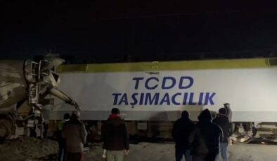 Tren kazası… 80 yolcu perona alındı